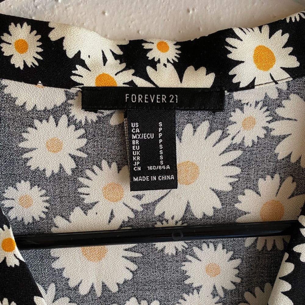 black floral women’s button up short sleeve
